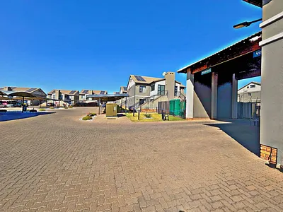 2 Bedroom Apartment For Sale in Benoni - 2Sr5.webp