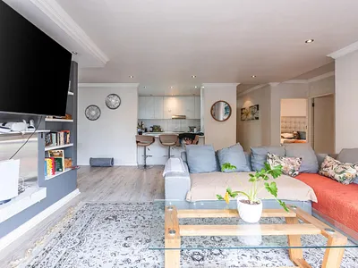 6 Bedroom House For Sale in Cape Town - OBb7.webp