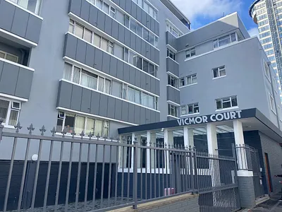 0.5 Bedroom Apartment For Sale in Cape Town - 8VCg.webp