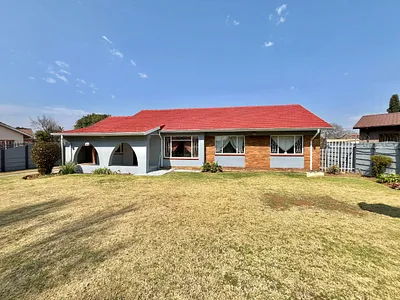 4 Bedroom House For Sale in Boksburg - Qe0l.webp