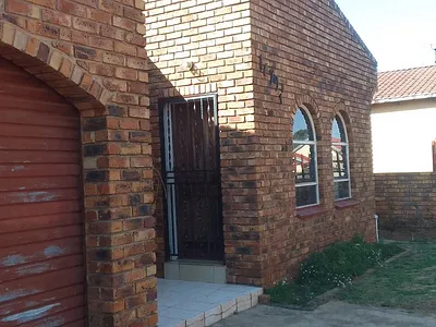 3 Bedroom House To Rent in Daveyton, Benoni - qUb2.webp