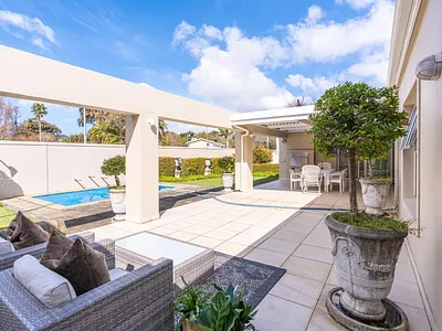 4 Bedroom House For Sale in Cape Town - img