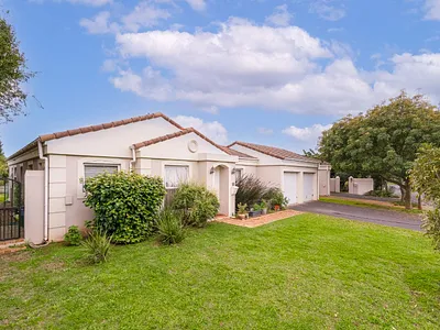 3 Bedroom Townhouse For Sale in Durbanville - dsR9.webp