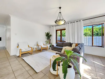 3 Bedroom House For Sale in Cape Town - lsrM.webp