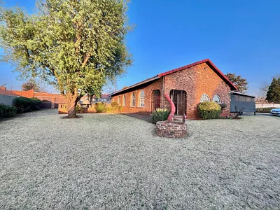 3 Bedroom House For Sale in Germiston - Y0aY.webp