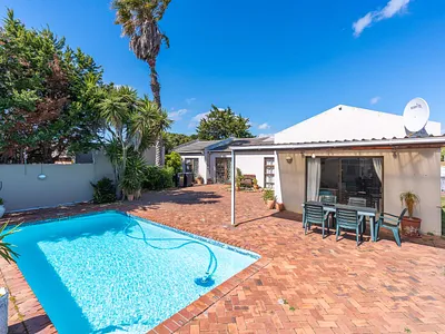 4 Bedroom House For Sale in Milnerton - WG37.webp