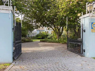 5 Bedroom House For Sale in Milnerton - AKSi.webp