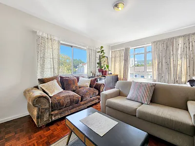 2 Bedroom Apartment For Sale in Cape Town - uLzR.webp