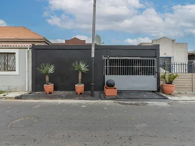 2 Bedroom House For Sale in Milnerton - ARb5.webp