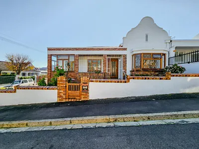 4 Bedroom House To Rent in Cape Town - 6azk.webp