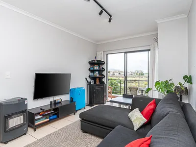 2 Bedroom Apartment For Sale in Milnerton - lzje.webp