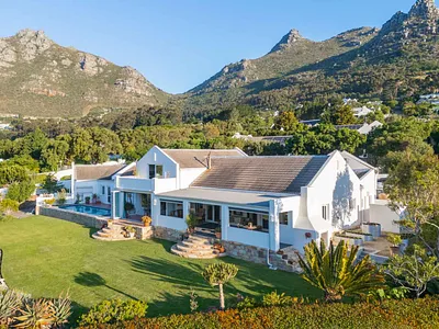 4 Bedroom House For Sale in Hout Bay - sz3N.webp