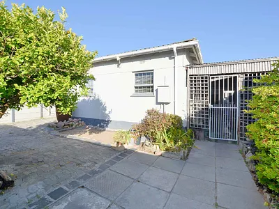 2 Bedroom House To Rent in Cape Town - I1LS.webp