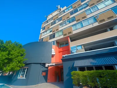 0.5 Bedroom Apartment To Rent in Cape Town - LlHS.webp