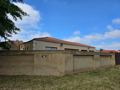 4 Bedroom House For Sale in Brakpan - n57X.webp