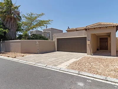 3 Bedroom House For Sale in Blouberg - uOFV.webp