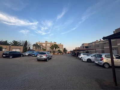 3 Bedroom Apartment For Sale in Germiston - 9cNN.webp