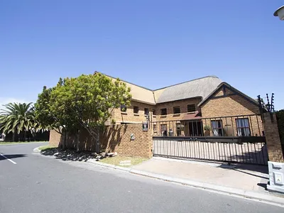 5 Bedroom House To Rent in Blouberg - hrER.webp