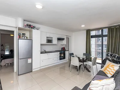 2 Bedroom Apartment For Sale in Cape Town - sUTb.webp