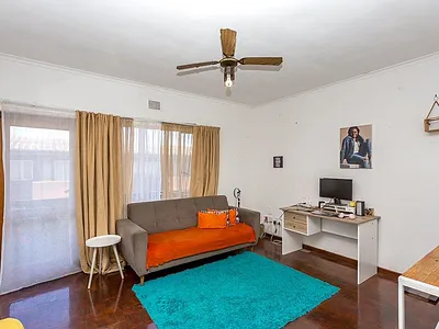 2 Bedroom Apartment For Sale in Parow - h56K.webp