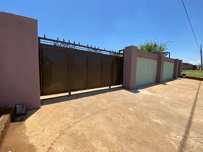 4 Bedroom House For Sale in Buhle Park, Germiston - QDSe.webp