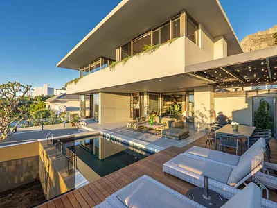 5 Bedroom House For Sale in Cape Town - cSYI.webp