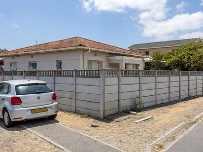 3 Bedroom House For Sale in Cape Town - CpwD.webp