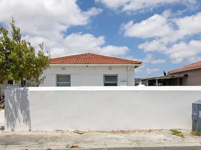 2 Bedroom House For Sale in Cape Town - ke0p.webp