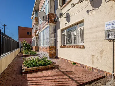 3 Bedroom Apartment For Sale in Parow - 8bCf.webp