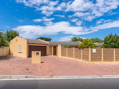 3 Bedroom House For Sale in Cape Town - q7aW.webp