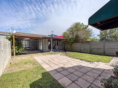 2 Bedroom House For Sale in Blouberg - YLvK.webp