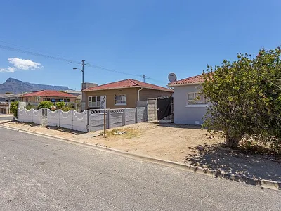 3 Bedroom House For Sale in Milnerton - HdT3.webp