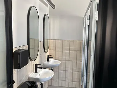 Commercial Property To Rent in Cape Town - yCAO.webp