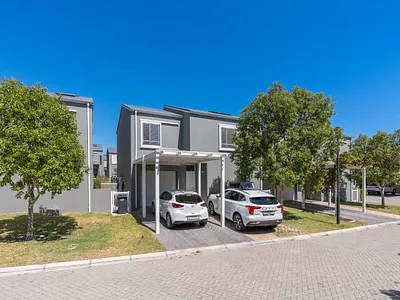3 Bedroom Apartment For Sale in Somerset West - e2oT.webp