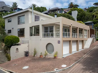 4 Bedroom House For Sale in Cape Town - 9ZNm.webp