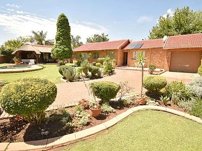 3 Bedroom House For Sale in Benoni - yTYi.webp