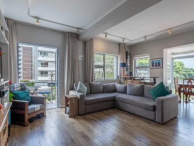 3 Bedroom Apartment For Sale in Cape Town - kPmR.webp