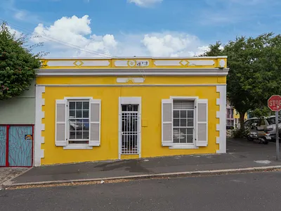 2 Bedroom House For Sale in Cape Town - nMlO.webp