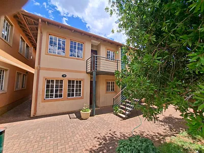 2 Bedroom Townhouse For Sale in Bezuidenhout Valley, Johannesburg - fMjJ.webp