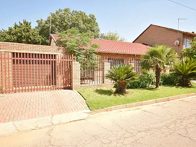 4 Bedroom House For Sale in Benoni - WSZI.webp