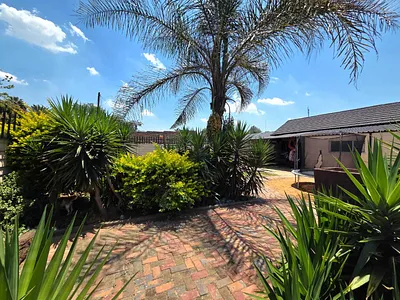 3 Bedroom House For Sale in Kempton Park - bNa0.webp
