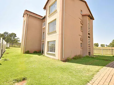 2 Bedroom Townhouse For Sale in Benoni - JmSr.webp