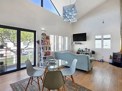 2 Bedroom Apartment For Sale in Cape Town - img