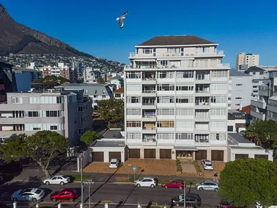 0.5 Bedroom Apartment For Sale in Cape Town - ZEMf.webp