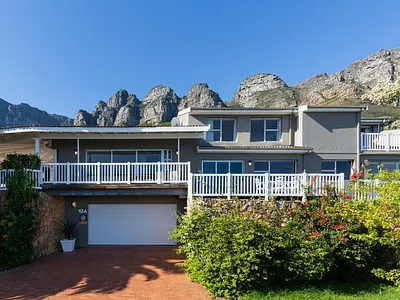 4 Bedroom House For Sale in Cape Town - tA8m.webp