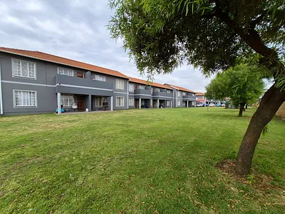 2 Bedroom Apartment For Sale in Boksburg - ZFH5.webp