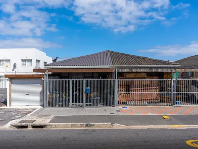 3 Bedroom House For Sale in Cape Town - EEQ2.webp