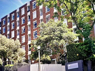 0.5 Bedroom Apartment For Sale in Cape Town - 4DXn.webp