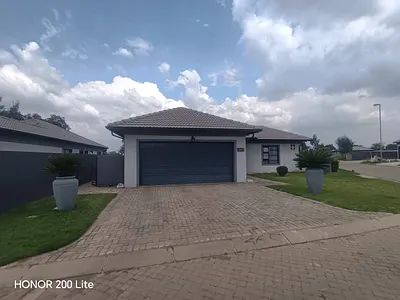 3 Bedroom Townhouse For Sale in Benoni - X8LT.webp