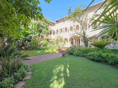 2 Bedroom Apartment For Sale in Cape Town - C81o.webp